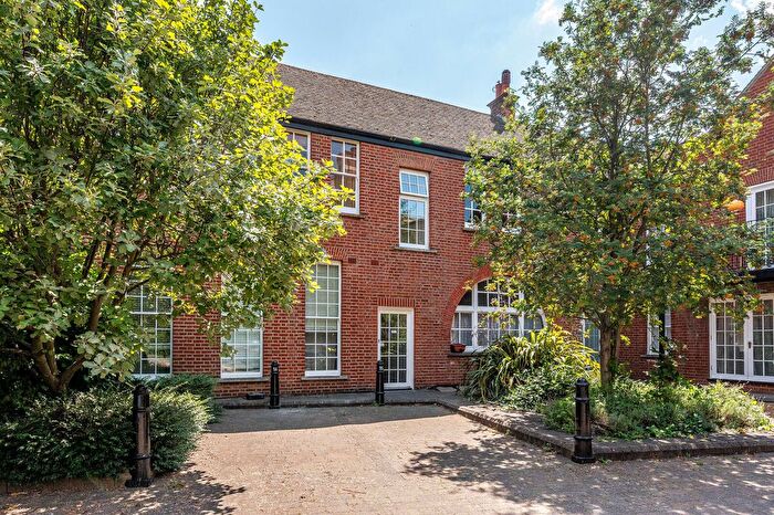 2 Bedroom Flat To Rent In Lee High Road, Lee, London, SE12