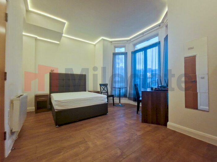 Studio To Rent In East Street, London, SE17