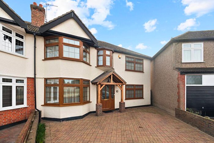 4 Bedroom Semi Detached House For Sale In Woodlands Road, Romford, RM1