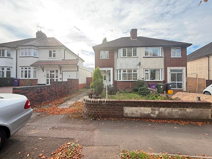 3 Bedroom Semi-Detached House To Rent In Pinfold Lane, Wolverhampton, WV4