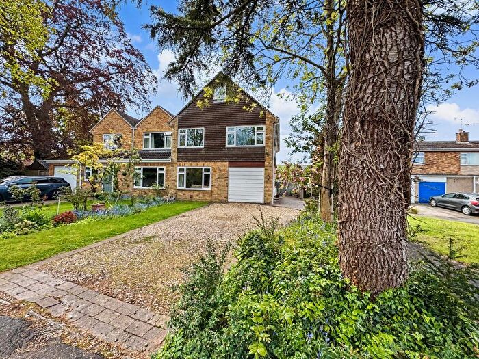5 Bedroom Semi-detached House For Sale In Hoskyn Close, Hillmorton, Rugby, CV21