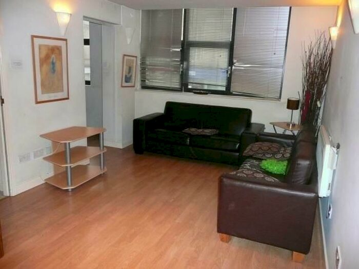 1 Bedroom Flat To Rent In Ivebridge House, Market Street, Bradford, BD1