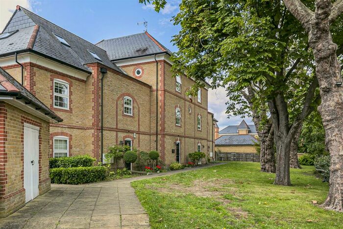 2 Bedroom Flat To Rent In Pennington Drive, London, N21