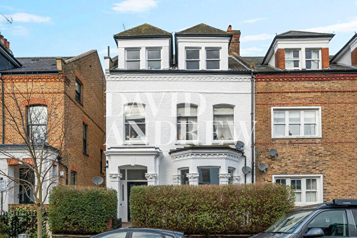 3 Bedroom Flat To Rent In Gloucester Drive, N4