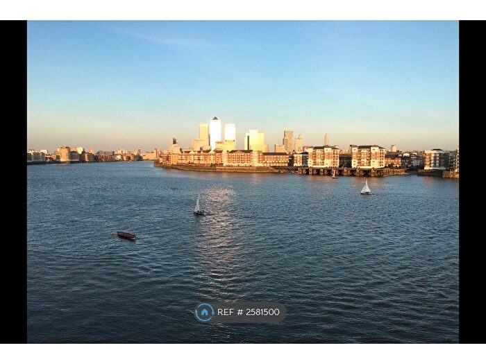 2 Bedroom Flat To Rent In Trafalgar Court, London, E1W