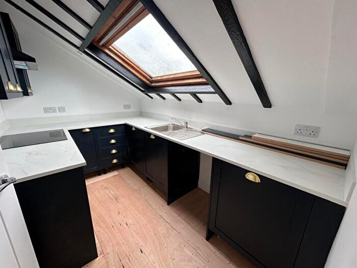 2 Bedroom Flat To Rent In West Street, Alford, LN13