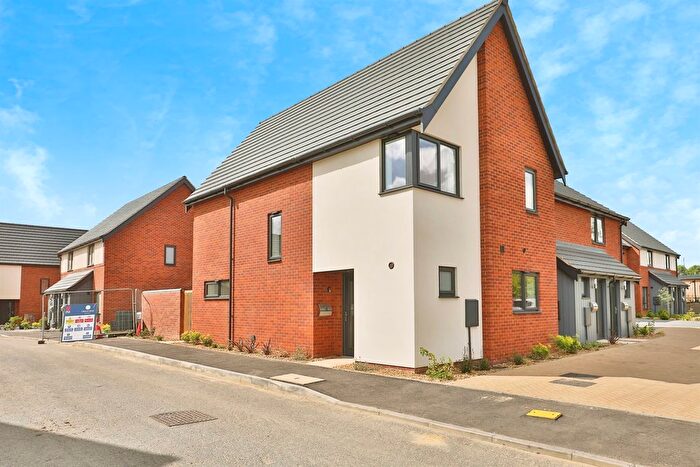 3 Bedroom Semi-Detached House For Sale In David Capp Road, Brundall, Norwich, NR13