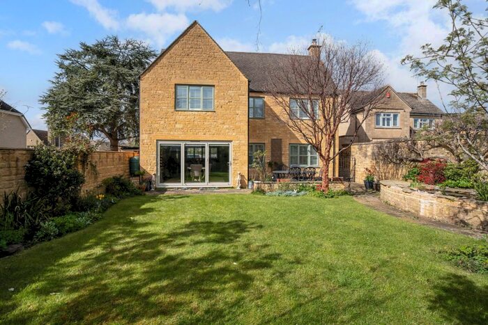 3 Bedroom Detached House For Sale In Colletts Fields, Broadway, WR12