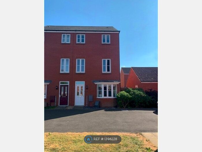 4 Bedroom Semi-Detached House To Rent In Charolais Drive, Bridgwater, TA6