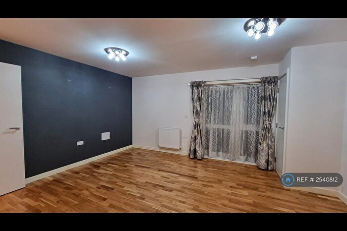 2 Bedroom Flat To Rent In Burgundy Court, Ruislip, HA4