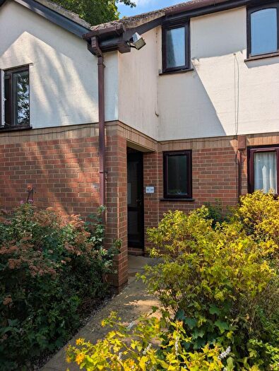 1 Bedroom Apartment To Rent In Woodpecker Way, Northampton, NN4