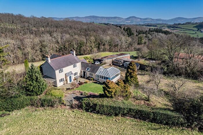 4 Bedroom Equestrian Facility For Sale In Ruthin, Denbighshire, LL15
