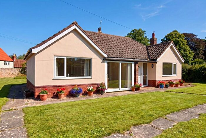 3 Bedroom Bungalow To Rent In North End, Fulbeck, Grantham, NG32