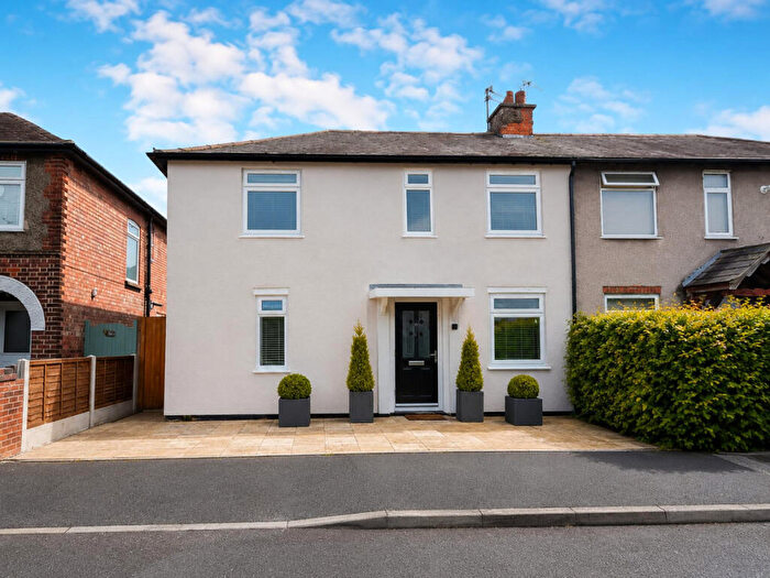 4 Bedroom Semi-Detached House For Sale In Cornhill Road, Nottingham, NG4