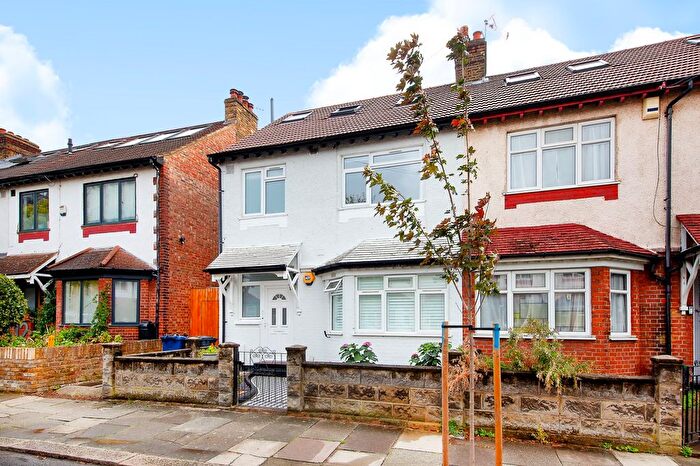 3 Bedroom Flat For Sale In Eastbourne Avenue, Acton, W3