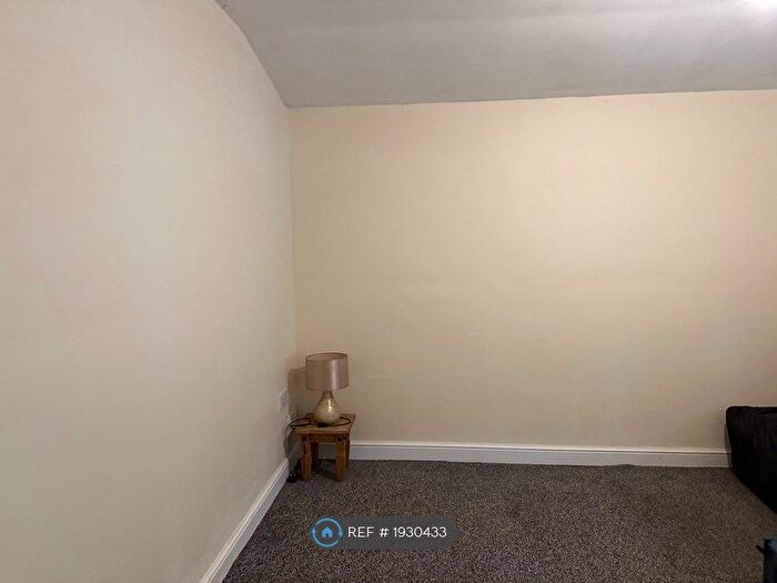 Studio To Rent In Stonehall Rd, Bradford, BD2