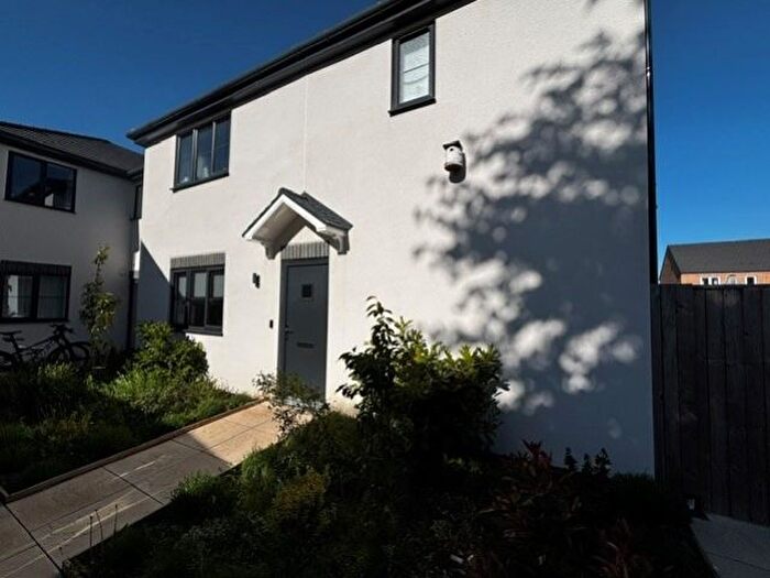 1 Bedroom Flat To Rent In Campbell Court, Milestone Road, Carterton, Oxon, OX18