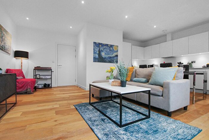 2 Bedroom Flat To Rent In Waleorde Road, London, SE17