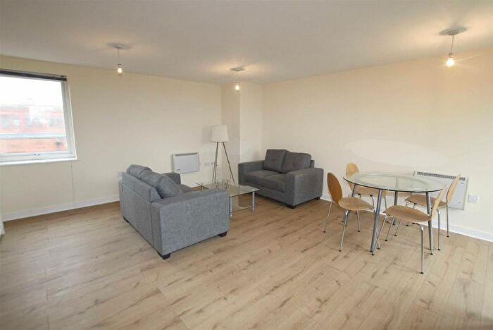 3 Bedroom Flat To Rent In Central Court, Melville Street, M3