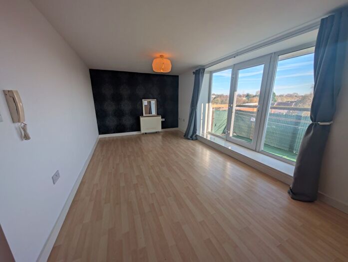 1 Bedroom Flat To Rent In Lakeside Rise, Manchester, M9