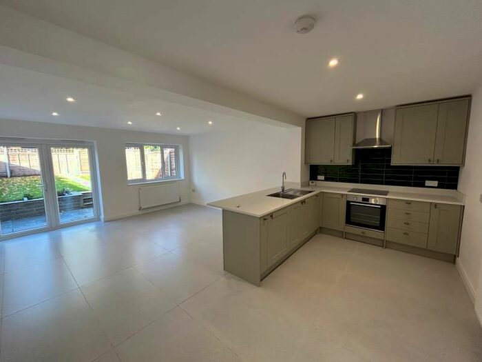 3 Bedroom Semi-Detached House To Rent In Cedar Way, Guildford, GU1