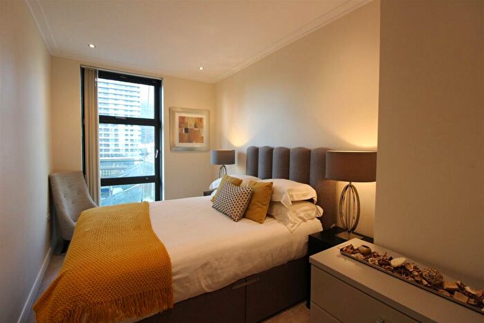 2 Bedroom Flat To Rent In Discovery Dock West, E14
