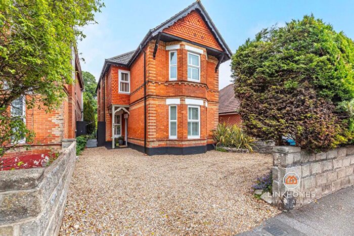 4 Bedroom Detached House For Sale In Ashley Road, Poole, BH14