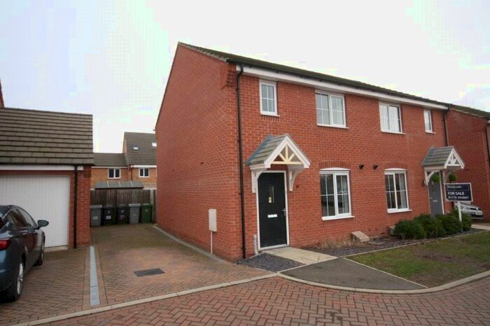 3 Bedroom Semi-Detached House To Rent In Hexham Avenue, Bourne, Lincolnshire PE10