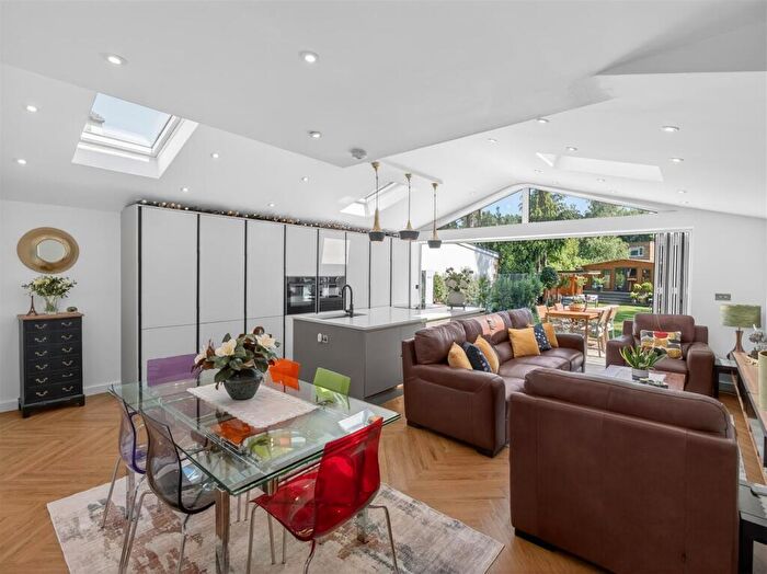 5 Bedroom House For Sale In Ravensbourne Avenue, Bromley, BR2