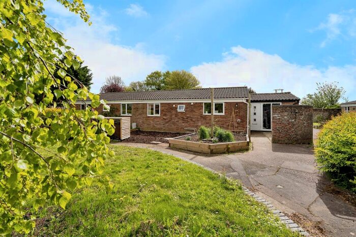 3 Bedroom Semi-Detached Bungalow For Sale In St. Nicholas's, Bracon Ash, Norwich, NR14