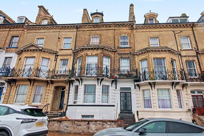 2 Bedroom Flat For Sale In Kirkley Cliff, Lowestoft, NR33