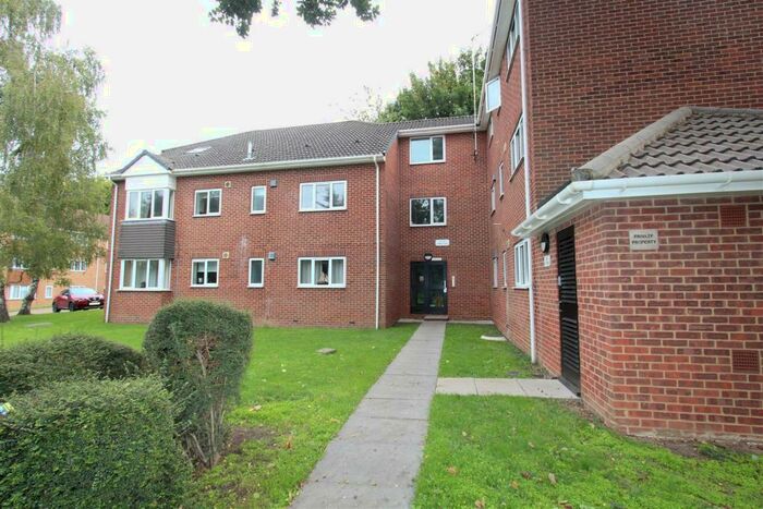 2 Bedroom Flat To Rent In Findlay CloseGillinghamKent, ME8