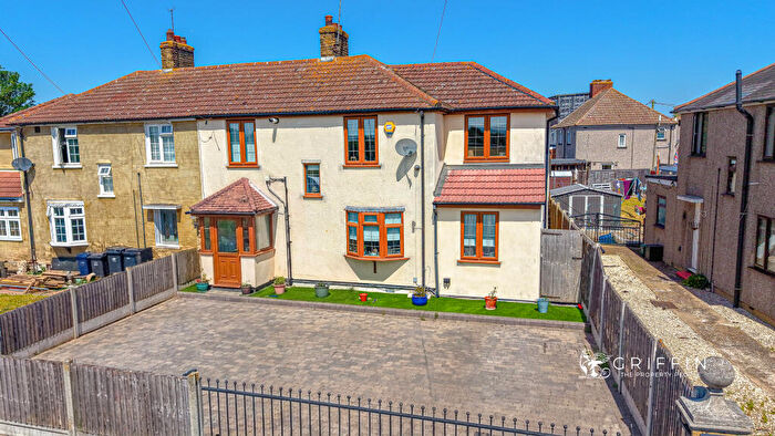 4 Bedroom Semi-Detached House For Sale In Billet Lane, Stanford-Le-Hope, SS17