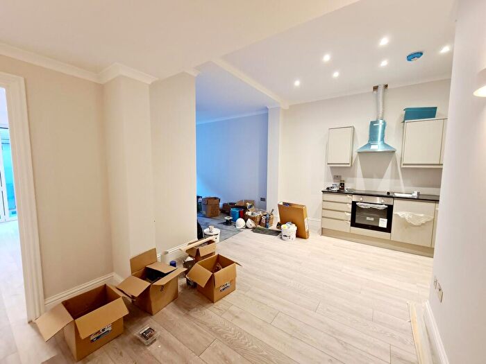 1 Bedroom Apartment To Rent In Archway Road, Highgate, N6