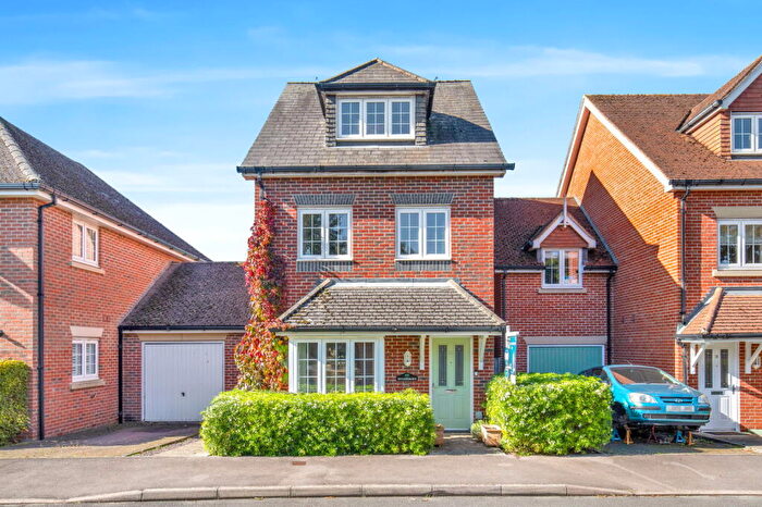 4 Bedroom Detached House For Sale In Sycamore Road, Lindford, Bordon, GU35