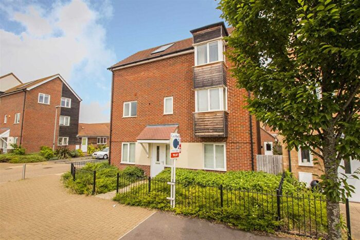 5 Bedroom Detached House To Rent In Warwick Avenue, Broughton, Milton Keynes, MK10