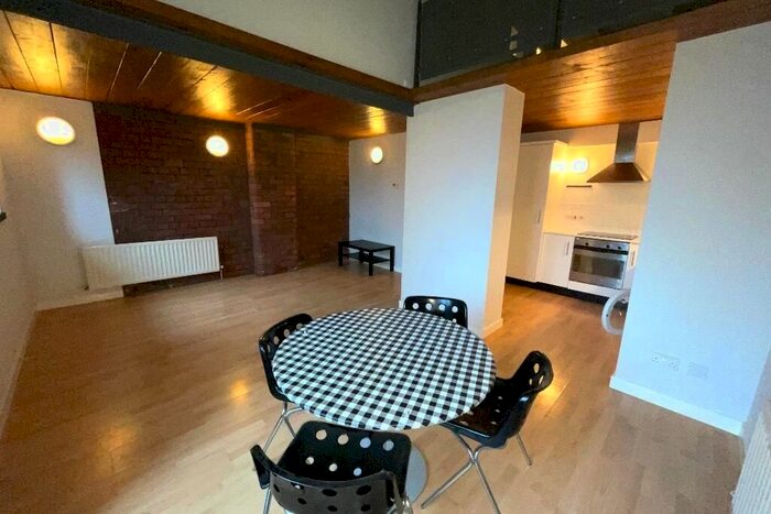 2 Bedroom Flat To Rent In Whingate, Leeds, LS12
