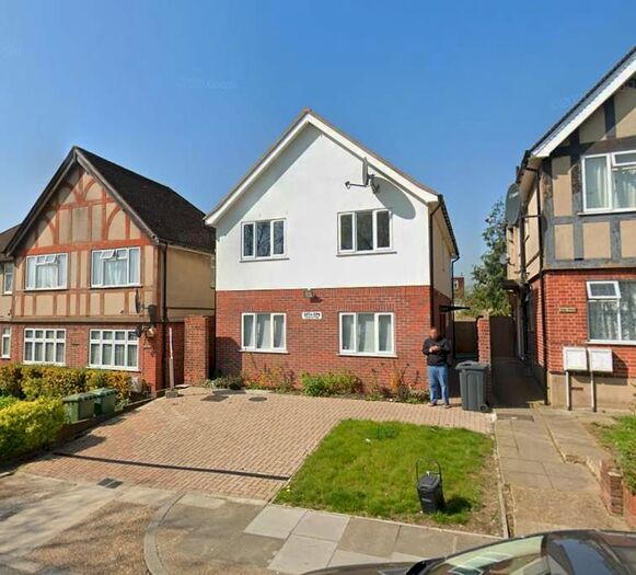 2 Bedroom Flat To Rent In Honeypot Lane, Stanmore, HA7