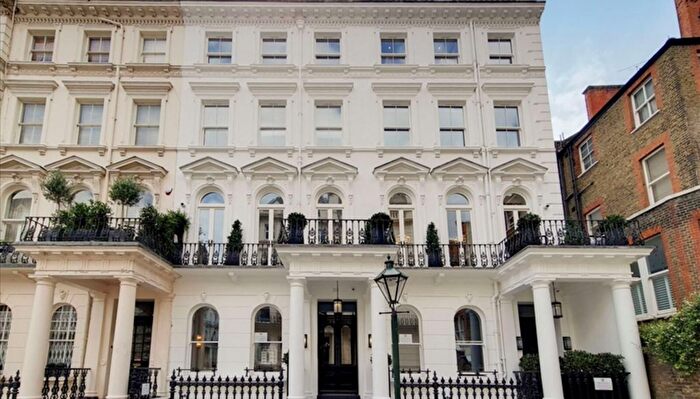 2 Bedroom Flat To Rent In Prince Of Wales Terrace, Kensington, London, W8