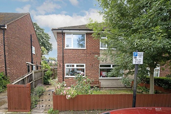 2 Bedroom Flat To Rent In Carlyle Road, London, W5