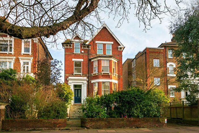 2 Bedroom Flat To Rent In Kew Road, Kew, Richmond, Surrey, TW9