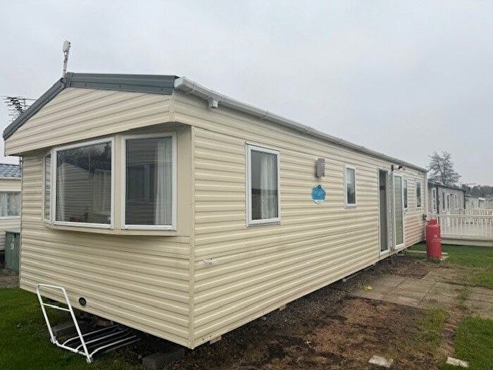 3 Bedroom Mobile/park Home For Sale In North Sea Lane, Cleethorpes, DN36