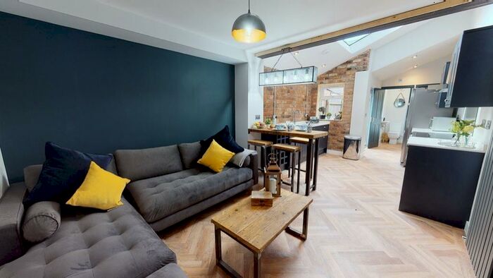 5 Bedroom Terraced House To Rent In Daisy Road, B16