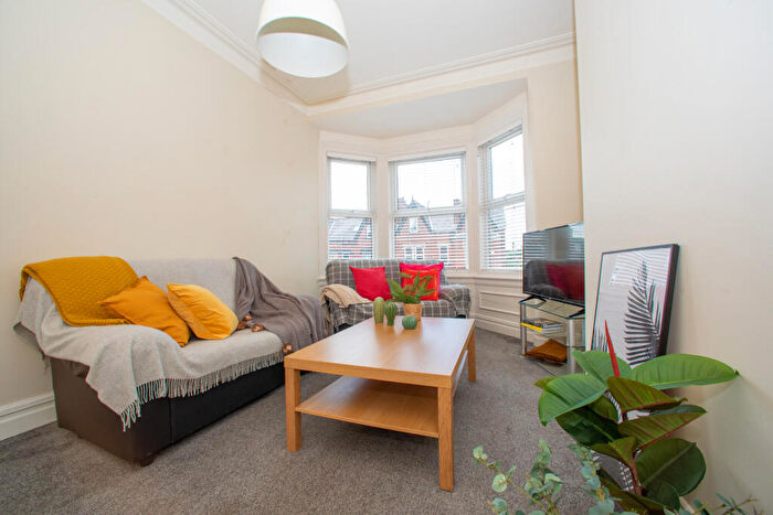 4 Bedroom Apartment To Rent In Estcourt Avenue, Headingley, Leeds, LS6