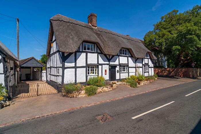 3 Bedroom Property For Sale In Main Street, Cropthorne, WR10
