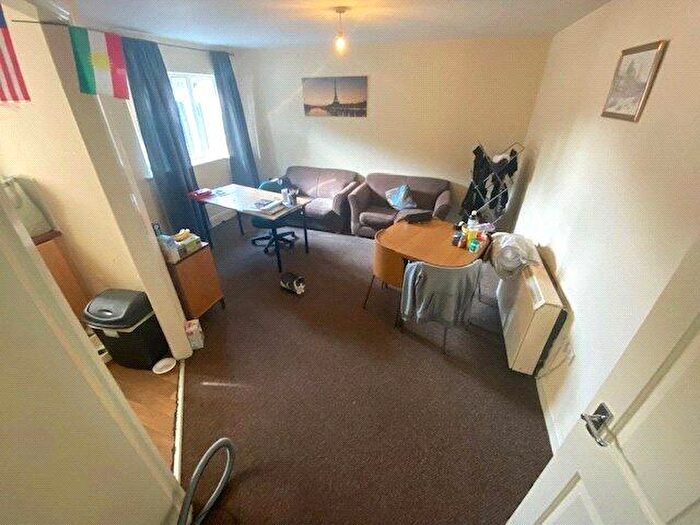 2 Bedroom Apartment To Rent In Plymouth Point, - Birch Lane, Lonsight, Manchester, M13
