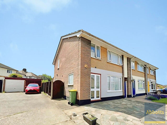 3 Bedroom House To Rent In Glebe Drive, Rayleigh, SS6