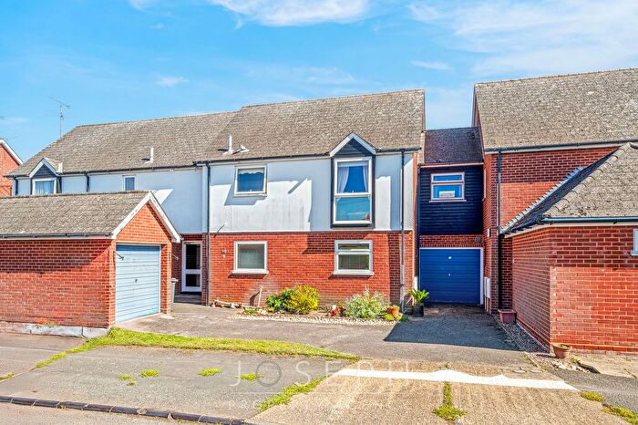 2 Bedroom Flat For Sale In Tomline Road, Felixstowe, IP11