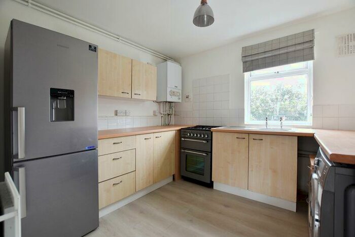 2 Bedroom Ground Flat To Rent In Paynes Hill, Salisbury, SP1