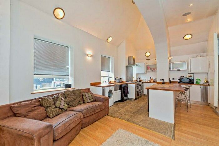 3 Bedroom Flat To Rent In High Street, Berkhamsted, Berkhamsted, HP4